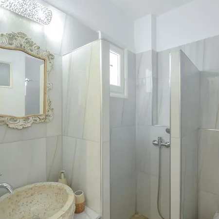 Simos Luxury