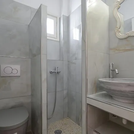 Simos Luxury Apartmán *