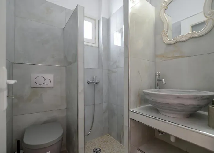 Simos Luxury شقة *